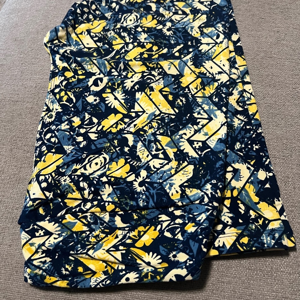 LuLaRoe Navy and Yellow Floral Leggings